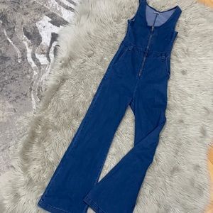 Small Jean Wide Leg jumpsuit!